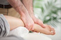 Thérapie manuelle articulaire sur les entorses de chevilles récurrentes : du nouveau? 